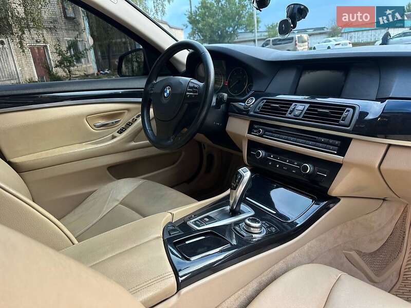 Седан BMW 5 Series 2010 в Нетешине