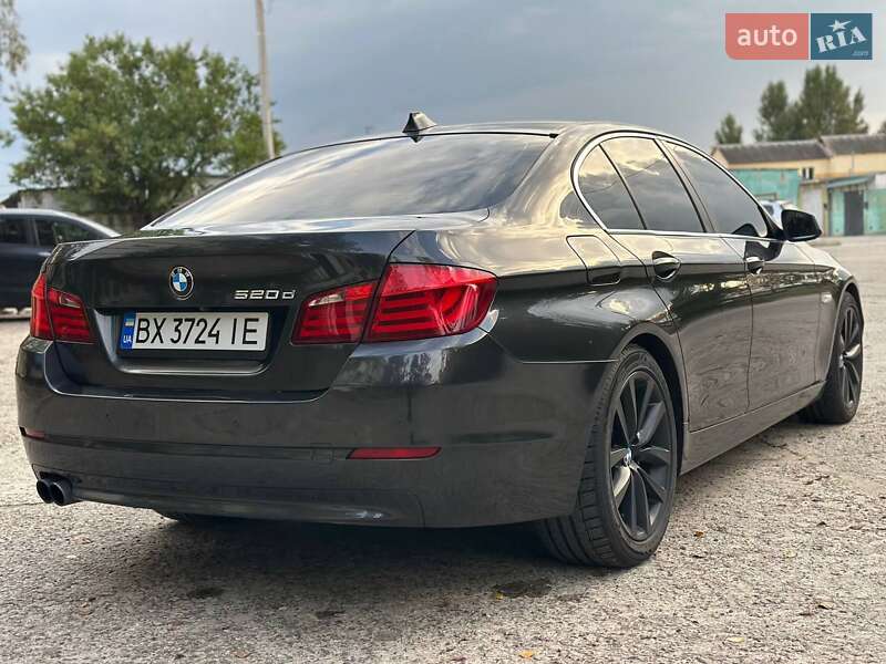 Седан BMW 5 Series 2010 в Нетешине