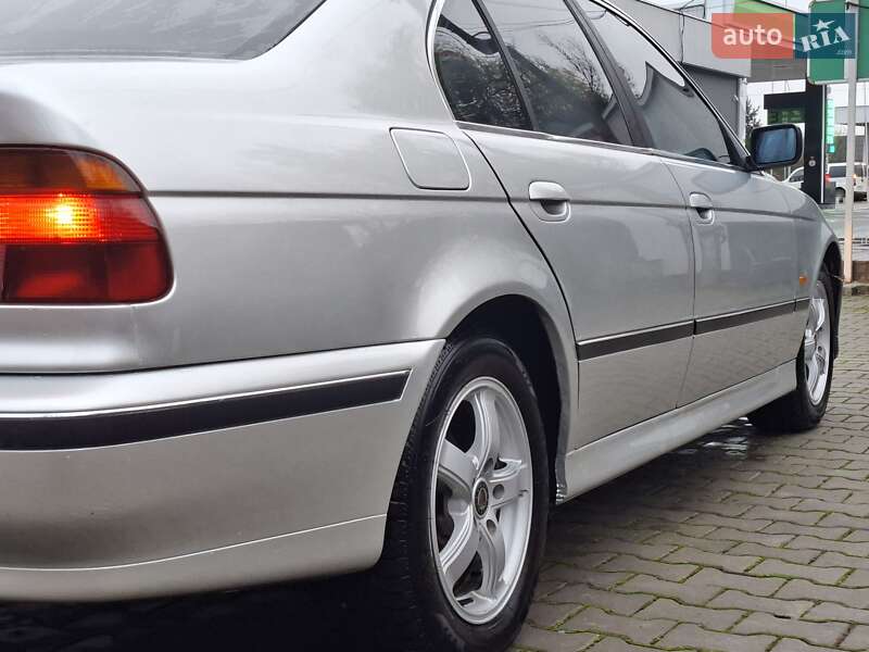 Седан BMW 5 Series 2000 в Черновцах