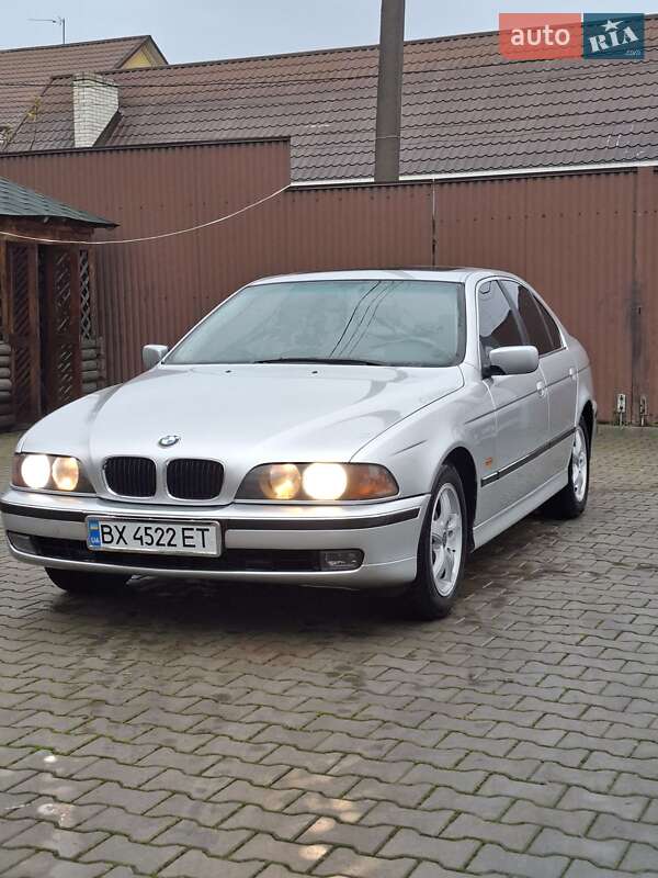 Седан BMW 5 Series 2000 в Черновцах