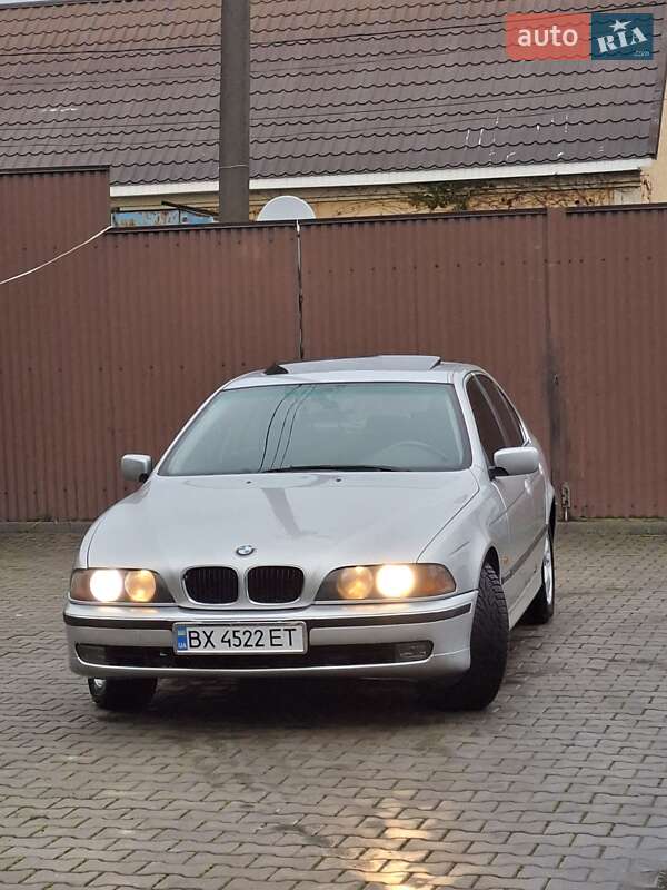 Седан BMW 5 Series 2000 в Черновцах