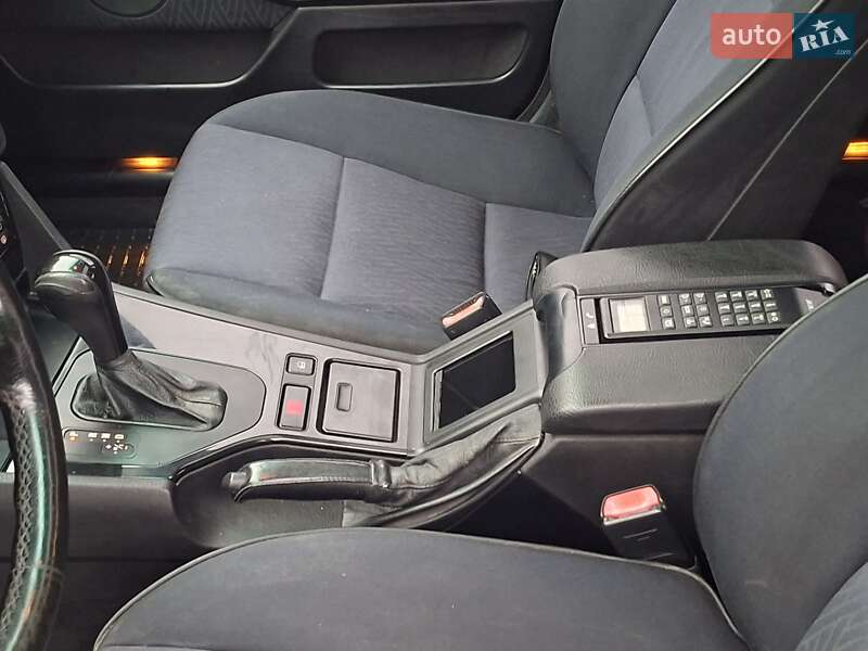 Седан BMW 5 Series 2000 в Черновцах