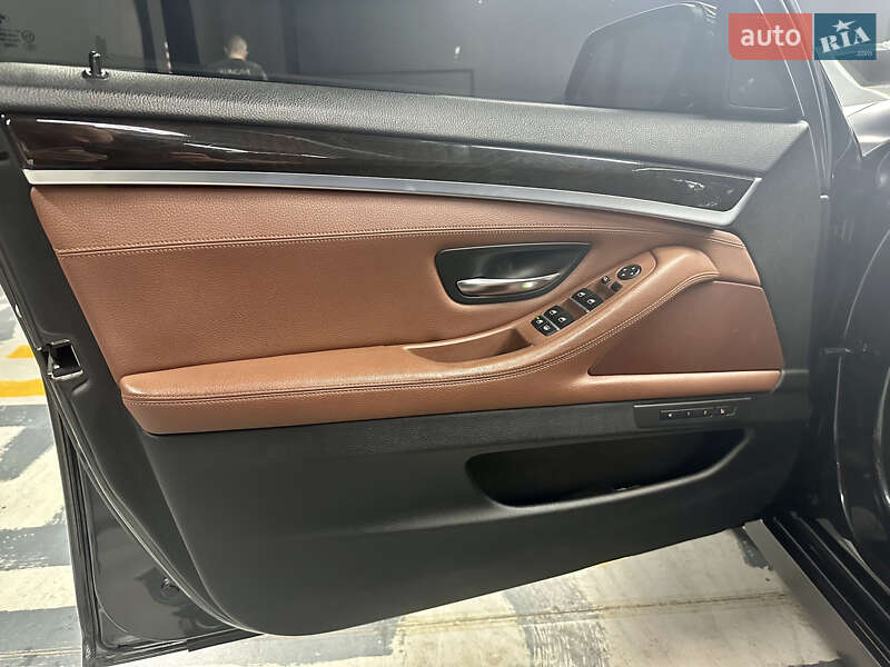 Седан BMW 5 Series 2012 в Днепре
