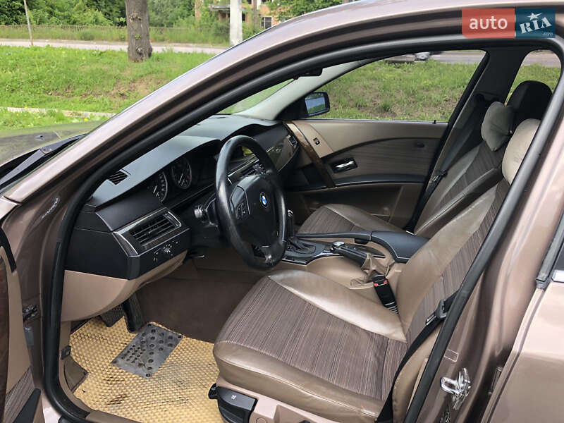 Седан BMW 5 Series 2004 в Львове