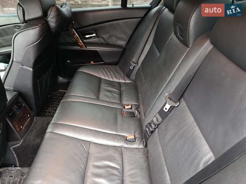 Седан BMW 5 Series 2004 в Смолином