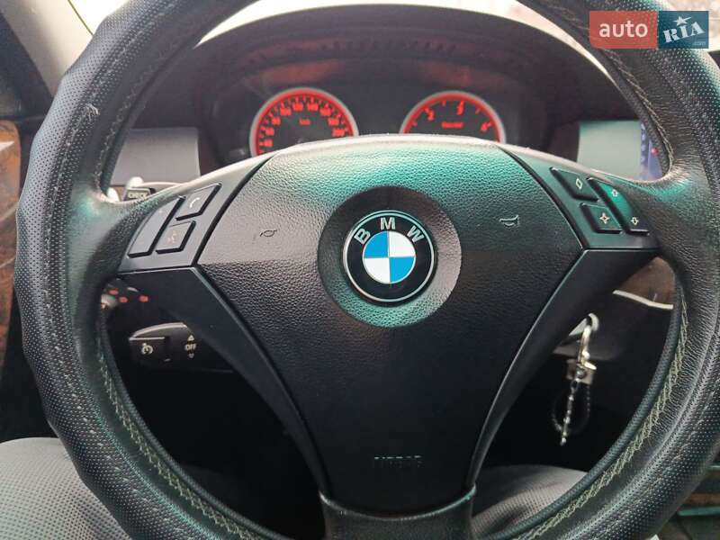 Седан BMW 5 Series 2004 в Смолином