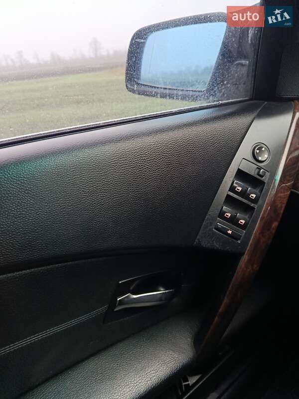 Седан BMW 5 Series 2004 в Смолином