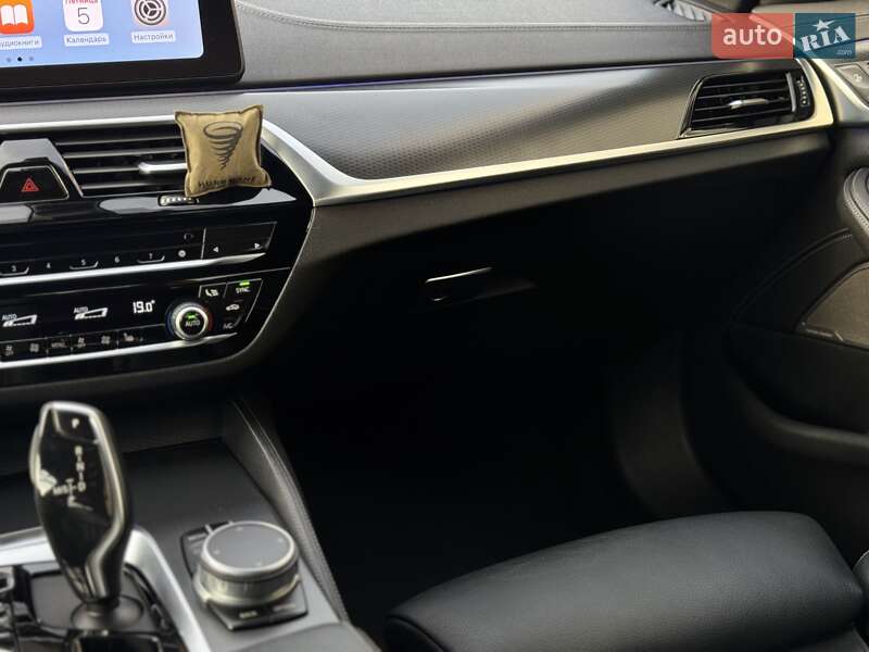 Седан BMW 5 Series 2021 в Мукачево