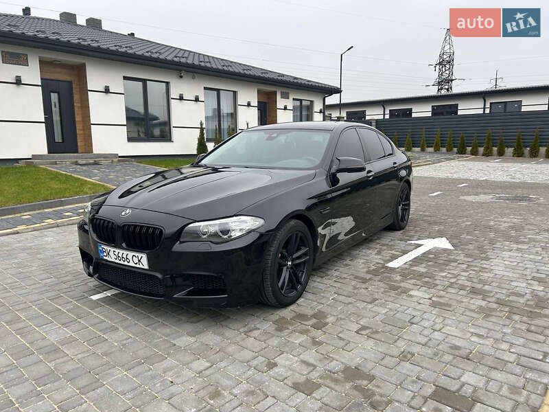 Седан BMW 5 Series 2013 в Вараше