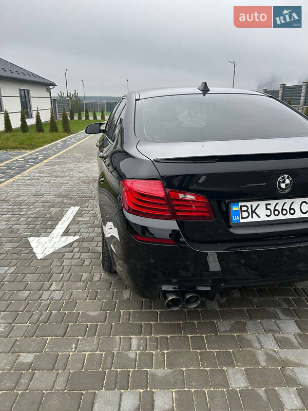 Седан BMW 5 Series 2013 в Вараше