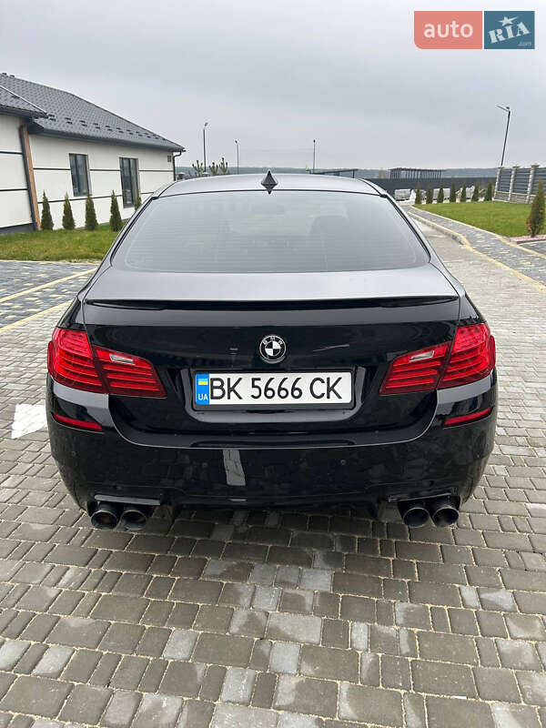 Седан BMW 5 Series 2013 в Вараше