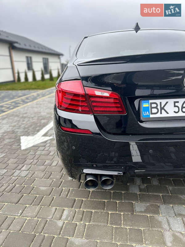 Седан BMW 5 Series 2013 в Вараше
