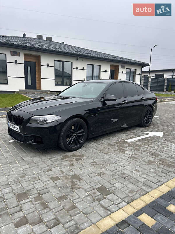 Седан BMW 5 Series 2013 в Вараше