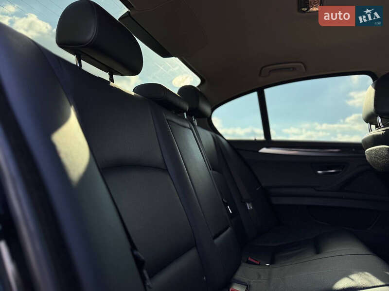 Седан BMW 5 Series 2013 в Вараше
