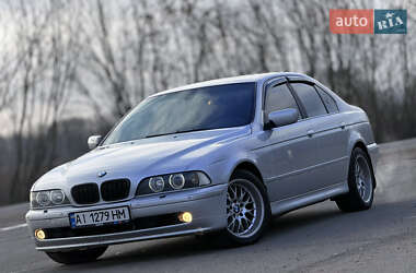 Седан BMW 5 Series 2001 в Мені