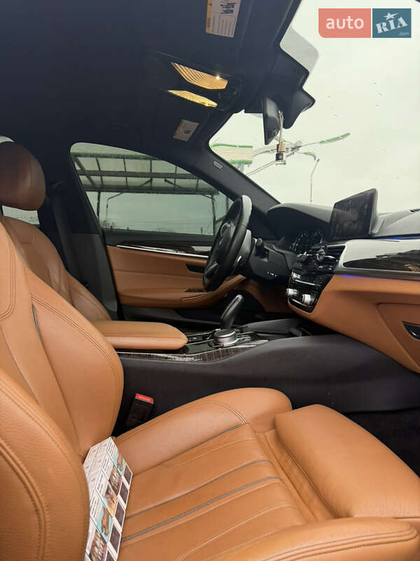 Седан BMW 5 Series 2018 в Нововолинську