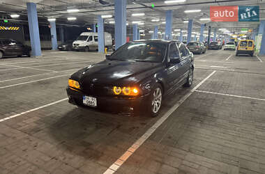Седан BMW 5 Series 2000 в Киеве