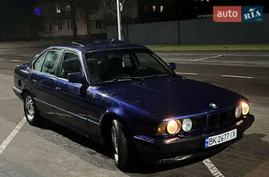 Седан BMW 5 Series 1990 в Сарнах