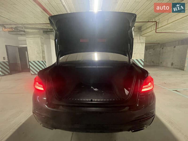 Седан BMW 5 Series 2017 в Львове