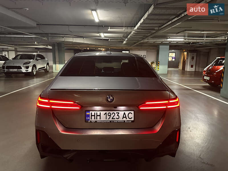 Седан BMW 5 Series 2024 в Киеве