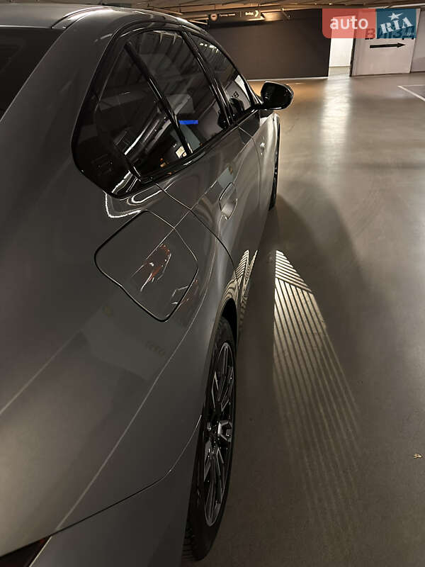 Седан BMW 5 Series 2024 в Киеве