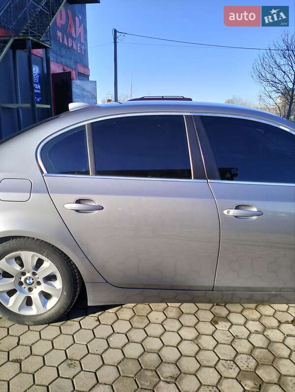 Седан BMW 5 Series 2004 в Кременце