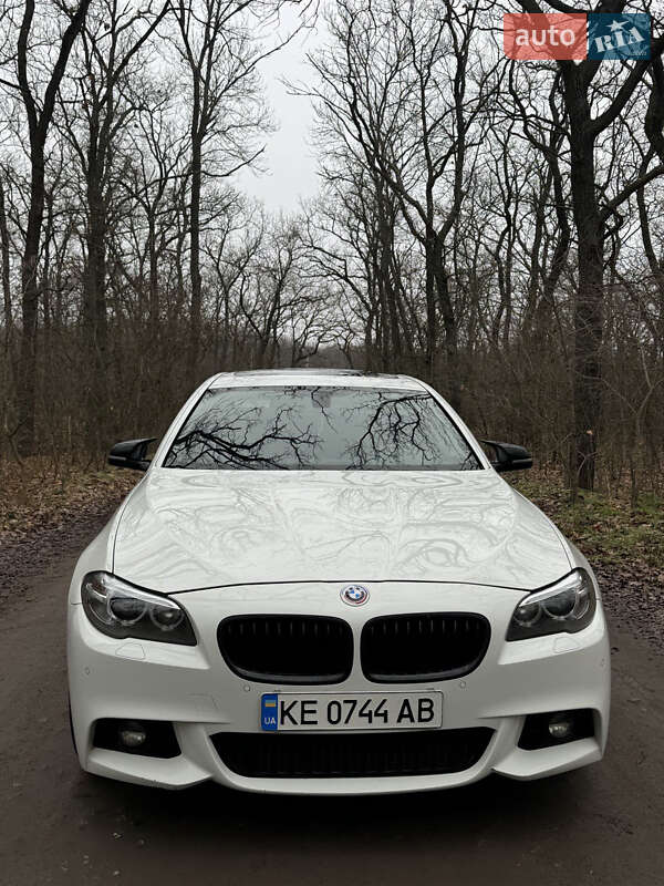 Седан BMW 5 Series 2015 в Новомосковске