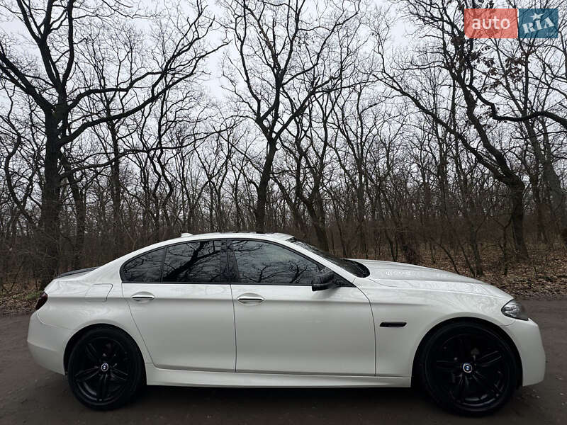 Седан BMW 5 Series 2015 в Новомосковске