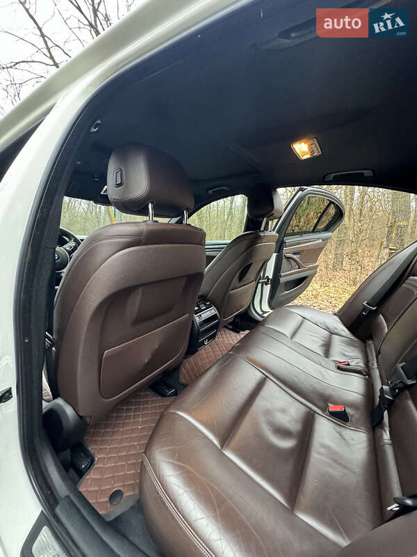 Седан BMW 5 Series 2015 в Новомосковске