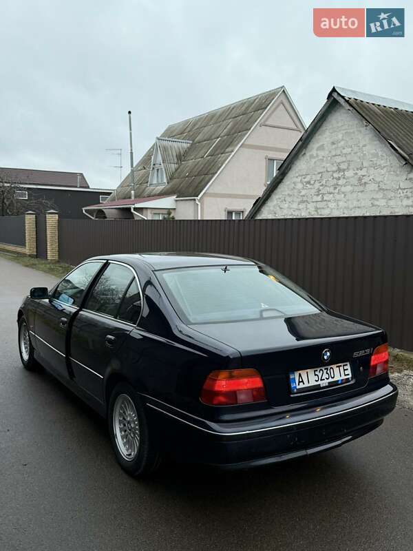 Седан BMW 5 Series 1999 в Киеве