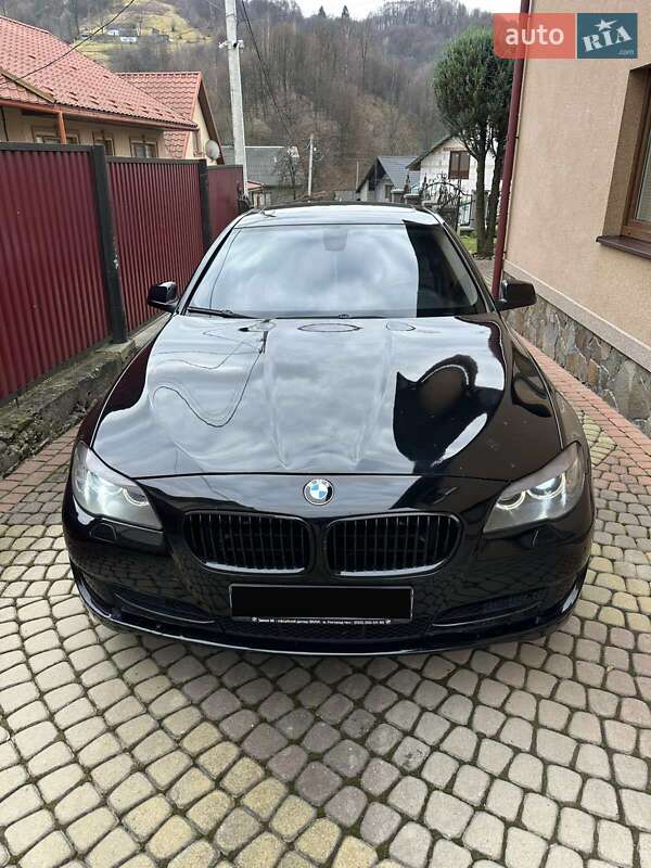 Седан BMW 5 Series 2011 в Дубовому