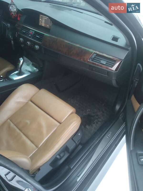Седан BMW 5 Series 2009 в Коростене