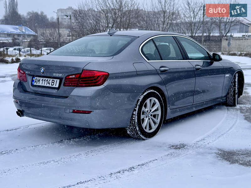 Седан BMW 5 Series 2015 в Житомире