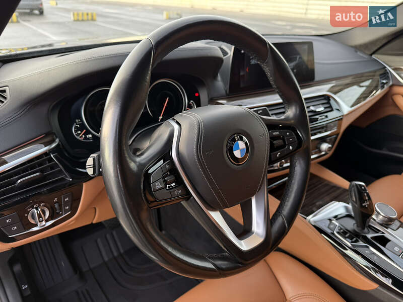 Седан BMW 5 Series 2017 в Львові