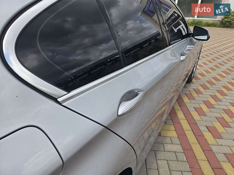 Седан BMW 5 Series 2015 в Мукачевому