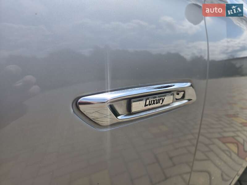 Седан BMW 5 Series 2015 в Мукачевому