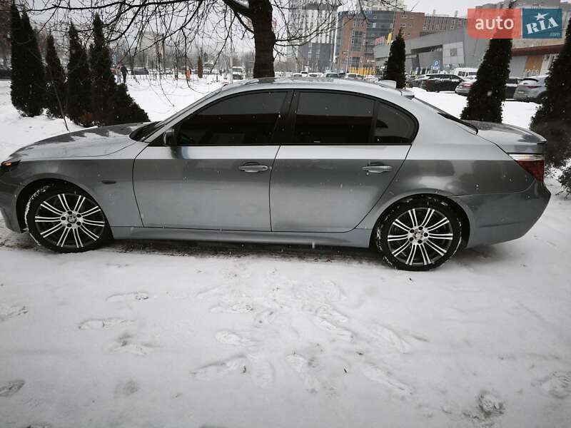 Седан BMW 5 Series 2004 в Львові