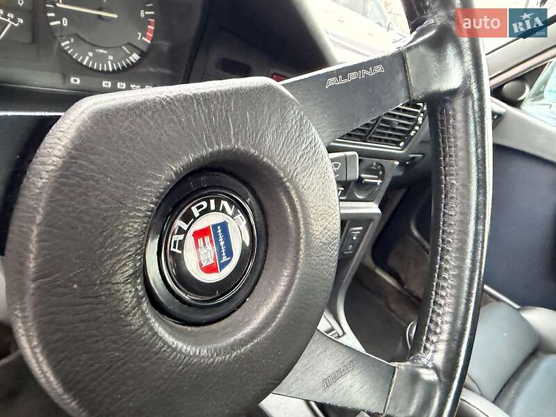 Седан BMW 5 Series 1982 в Киеве