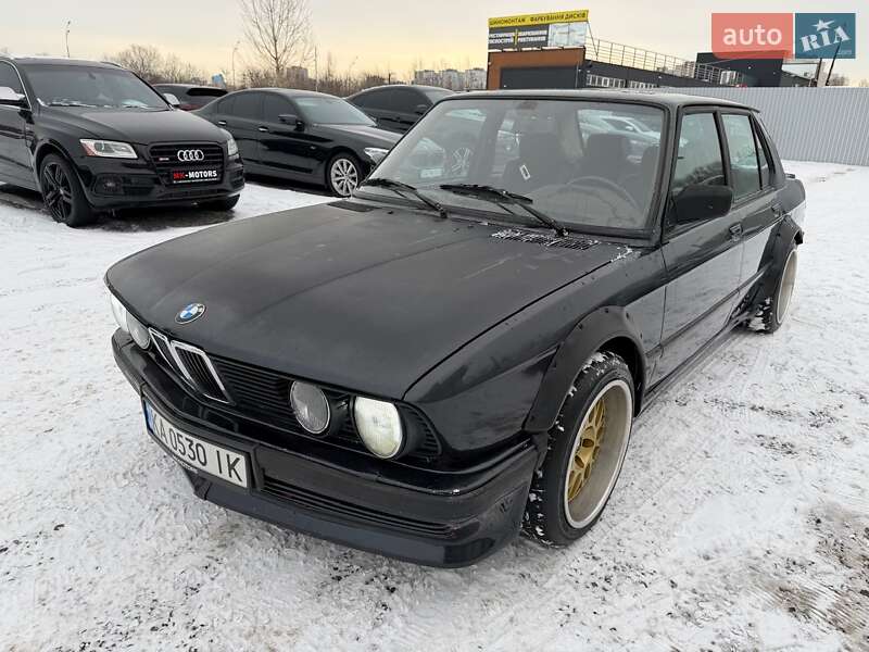 Седан BMW 5 Series 1982 в Киеве