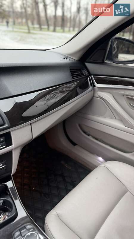 Седан BMW 5 Series 2012 в Кривом Роге