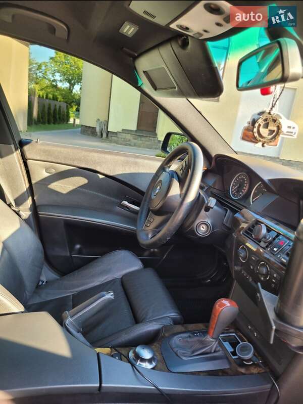Седан BMW 5 Series 2004 в Львове