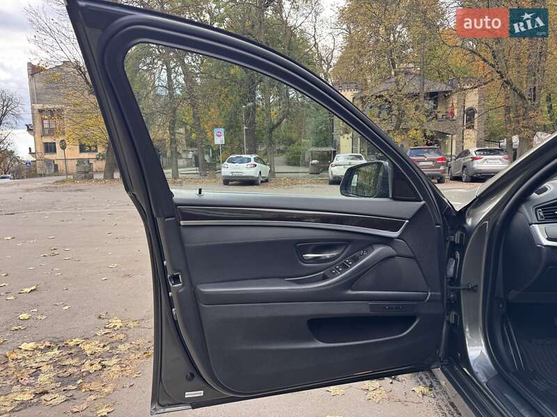 Седан BMW 5 Series 2014 в Львове