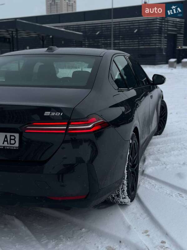 Седан BMW 5 Series 2024 в Киеве