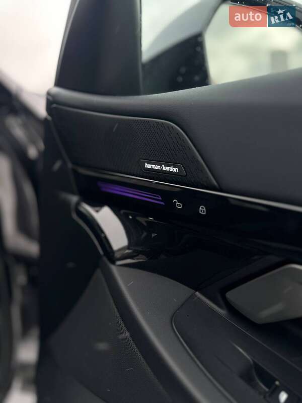 Седан BMW 5 Series 2024 в Киеве