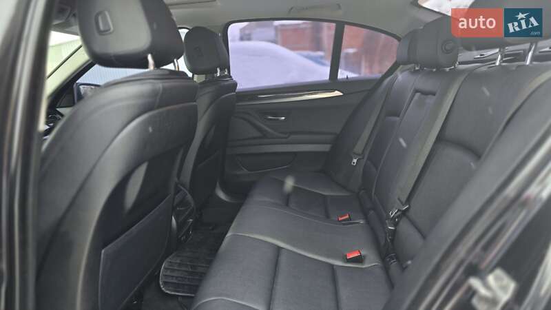 Седан BMW 5 Series 2015 в Чернівцях