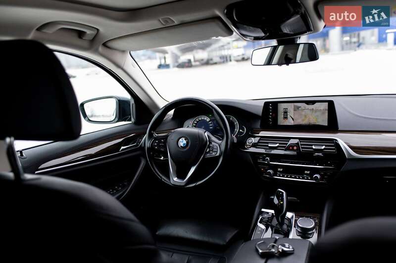 Седан BMW 5 Series 2019 в Ровно