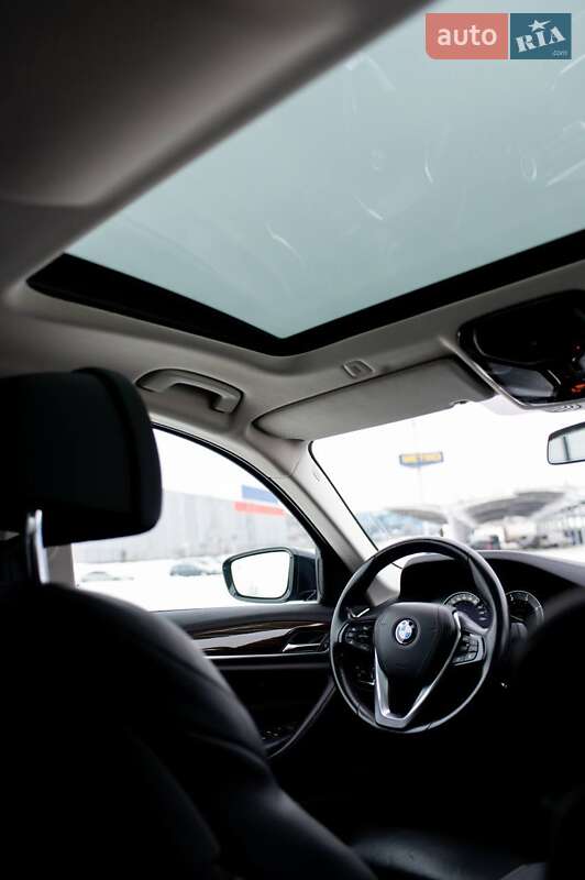 Седан BMW 5 Series 2019 в Ровно