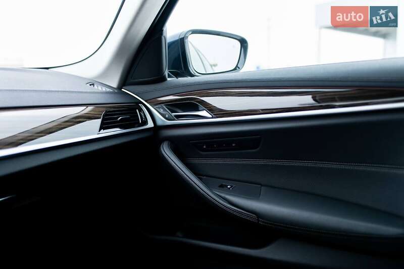 Седан BMW 5 Series 2019 в Ровно