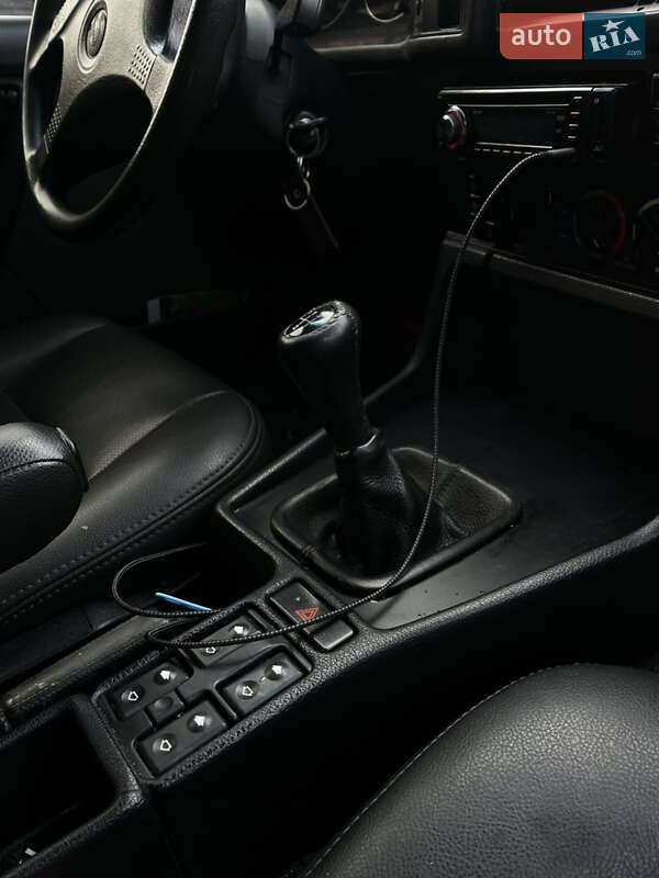 Седан BMW 5 Series 1991 в Вишневом