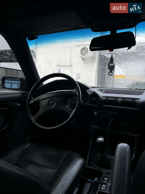 Седан BMW 5 Series 1991 в Вишневом